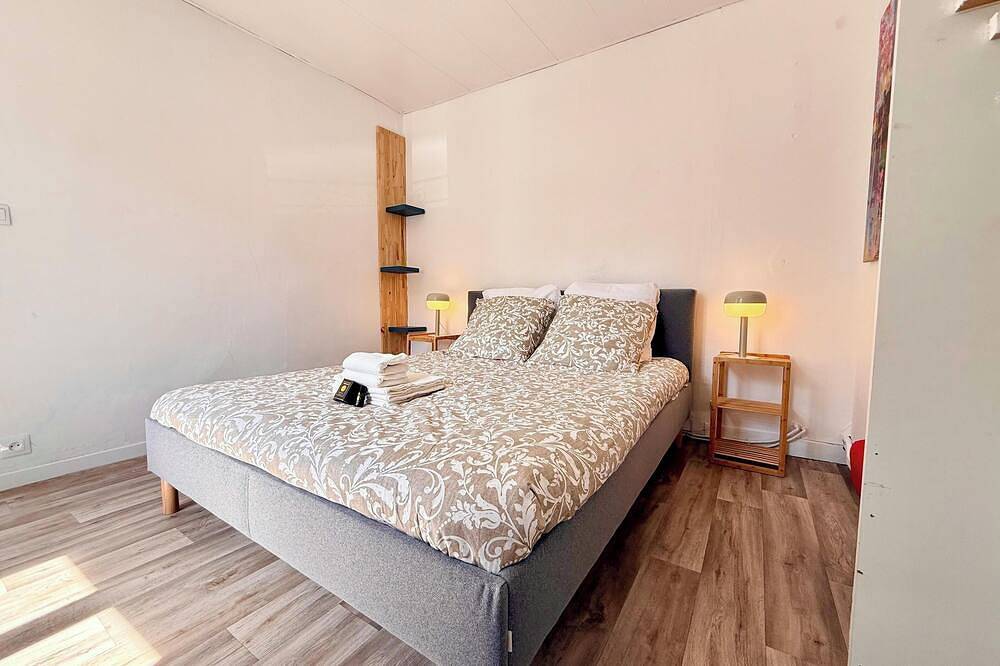 Entire apartment, 10' Disneyland & Parking - 9 personnes in Ferrières-en-Brie, Seine-et-Marne