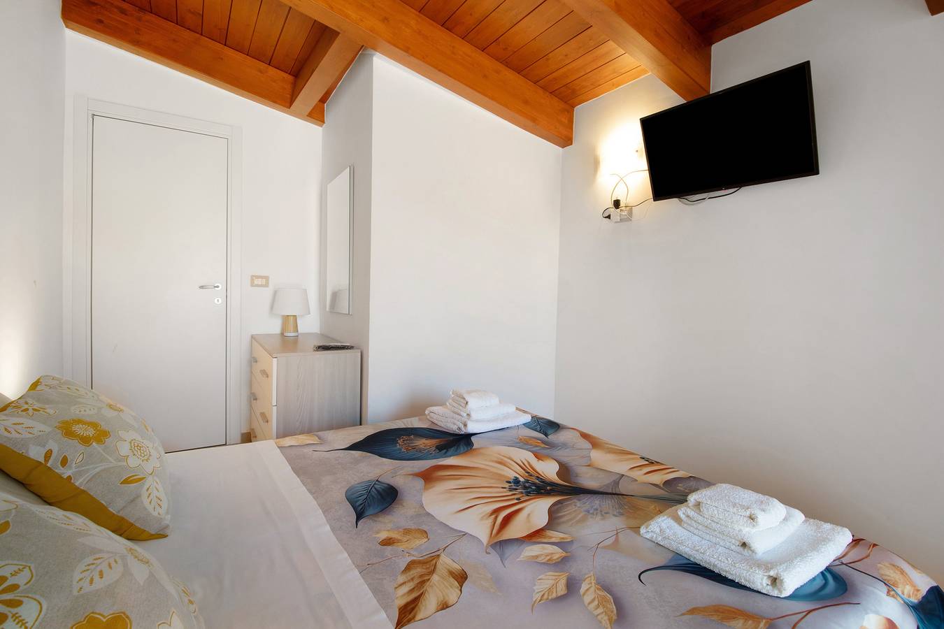Room 'Yellow' with Shared Terrace, Wi-Fi and Air Conditioning in Terlizzi, Bari Province