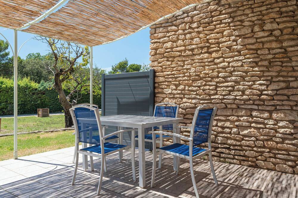 Ganze Wohnung, Small T2 cottage in provencal style in La Roque-sur-Pernes, Vaucluse