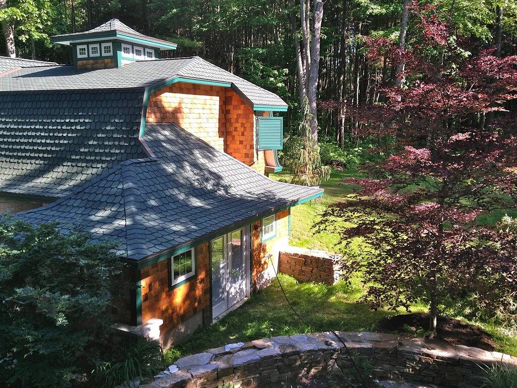 Berkshire Village Carriage House in Lanesborough, Berkshire County