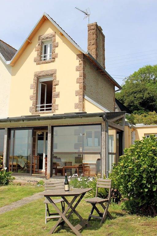 Maison Bretagne, vue et bord de mer à 30m in Saint-Michel-en-Grève, Ceinture Dorée