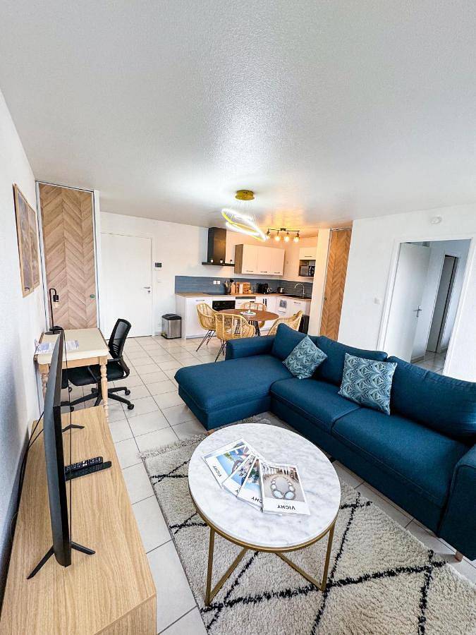 Gîte pour 2 personnes, avec piscine ainsi que balcon et vue à Cusset - 2