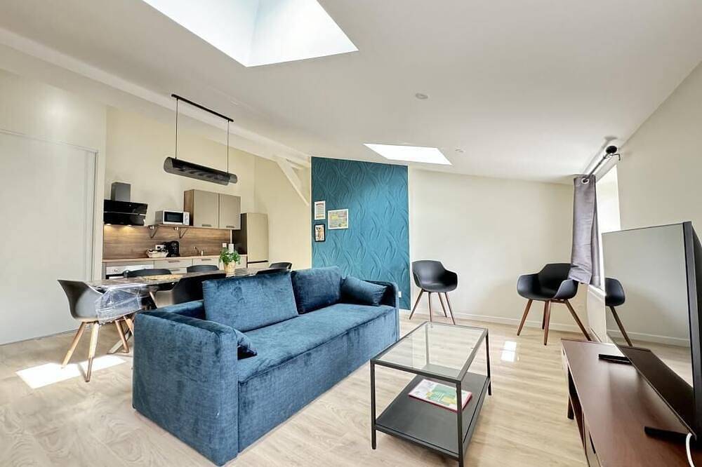 Entire apartment, Spacious apartment sleeps 8 in the center of Riom in Riom, Riom region