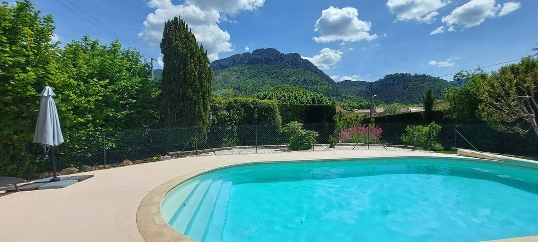 Casa de huéspedes para 8 personas, con jardín y piscina - 1
