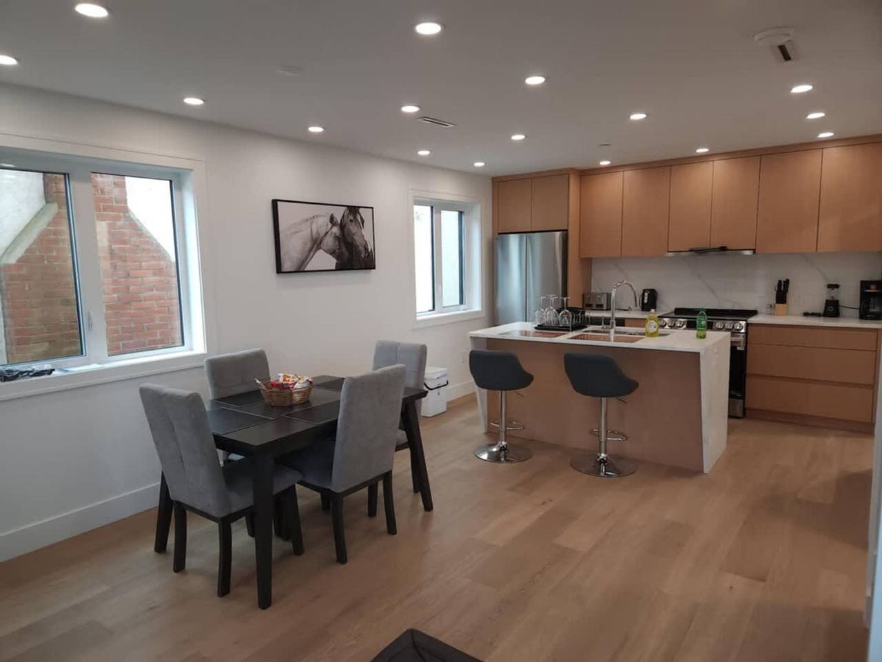 Ganze Wohnung, Spacious Sophistication  2-Bedroom Townhouse in Vancouver, British-Columbia
