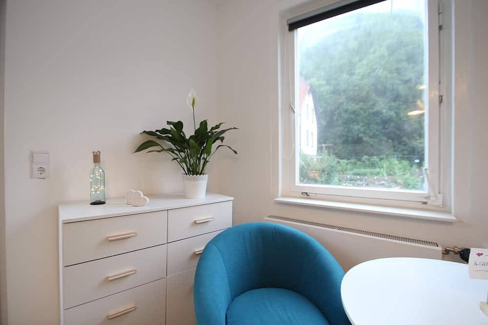 Ganze Wohnung, Moderne, helle 1 Zimmer-Wohnung in Citylage in Bad Urach, Albsteig Etappe 9
