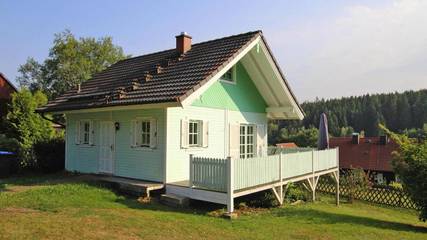 Ferienhaus für 5 Personen, mit Pool und Garten sowie Terrasse, mit Haustier in Tanne