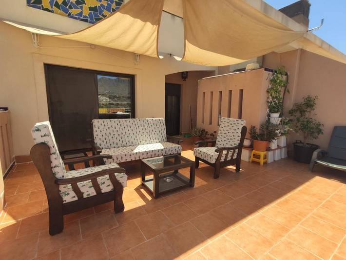 Appartement de vacances pour 4 personnes, avec piscine et bassin pour enfant ainsi que vue et jardin