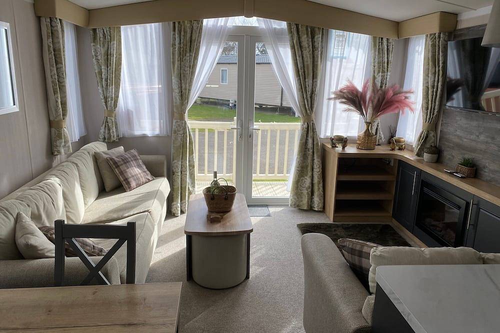 3 bed Caravan - Sleeps 8 - Pets - Parking in Ingoldmells, Lincolnshire