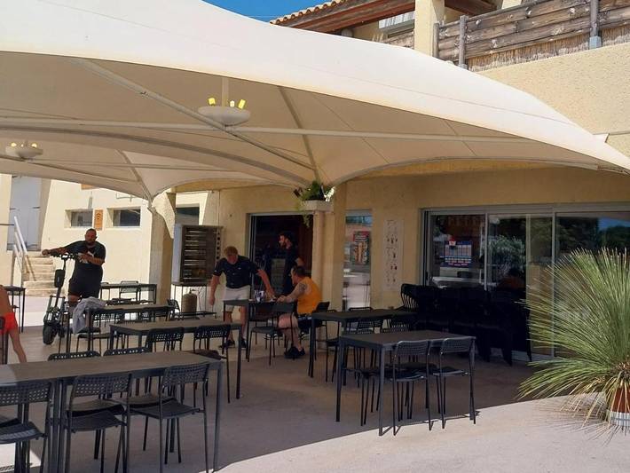 Camping pour 6 personnes, avec piscine ainsi que jardin et bassin pour enfant à Vic-la-Gardiole - 4