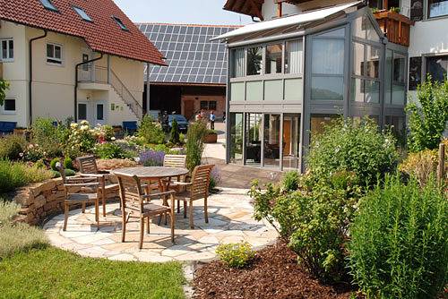 Ganze Ferienwohnung, Haus Sonnenschein - Ferienwohnung Alpenblick, 65 qm, Balkon, 2 Schlafzimmer, max. 6 Personen in Tettnang, Region Bodensee-Oberschwaben
