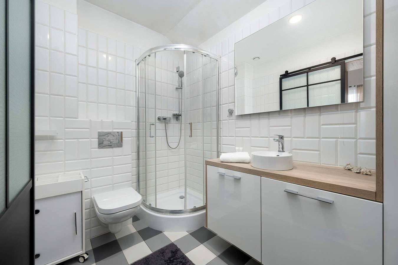 Apartamento vacacional entero, Cozy Studio | Private Garden, Close to Zoo in Breslavia, Lower Silesia