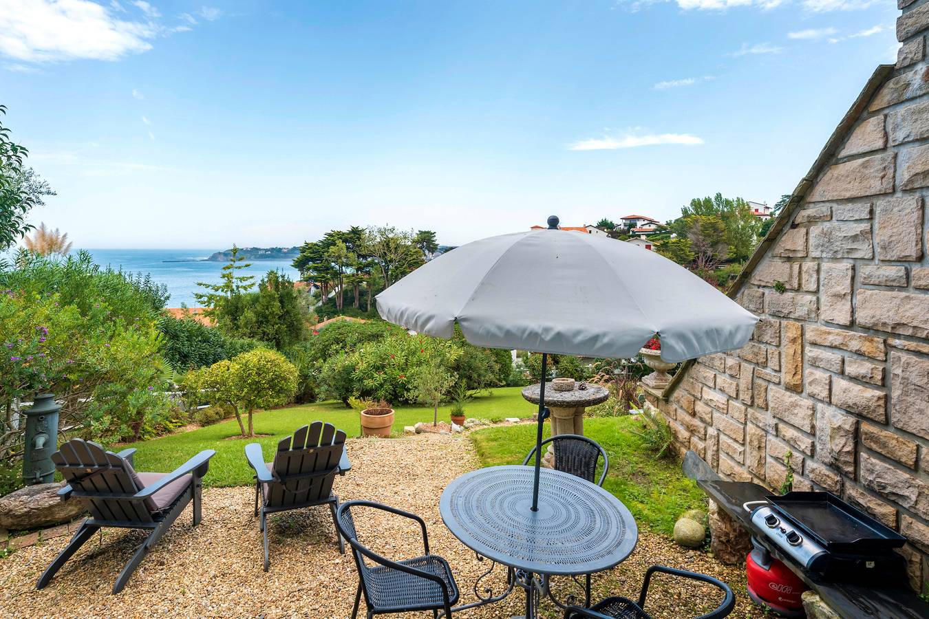 Apartamento entero, Apartamento 'Entre Tierra y Mar' con vistas al mar, terraza privada y Wi-Fi in Ciboure, Region de Bayona