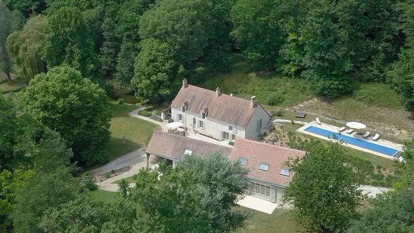 Location de vacances pour 13 personnes, avec jardin et piscine à Monthou-sur-Cher