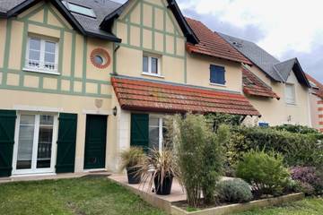 Gîte pour 4 personnes, avec terrasse ainsi que jardin et piscine à Dives-sur-Mer