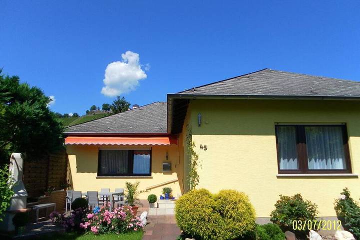 Ferienhaus für 7 Personen, mit Balkon und Garten in Pünderich
