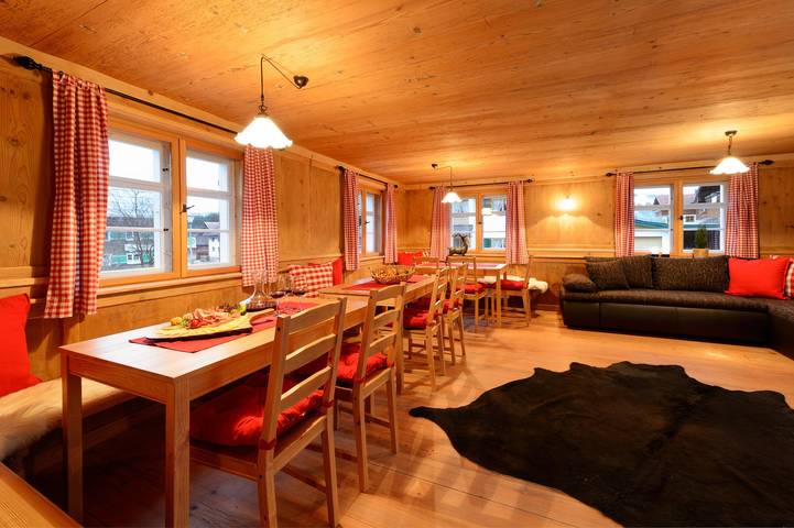 Ferienhaus für 12 Personen, mit Garten und Pool sowie Terrasse, kinderfreundlich in Oberstdorf