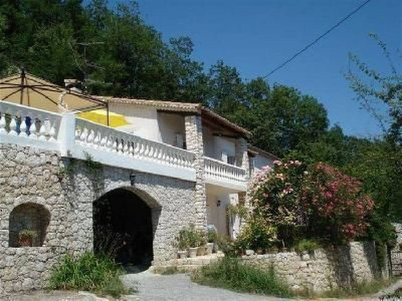 "Rocabel" mit Blick auf das Wasser in Gattières, Cannes region