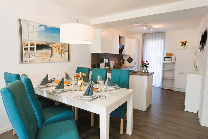 Ferienhaus mit Meerblick für 6 Personen, mit Balkon und Terrasse sowie Sauna in Schillig