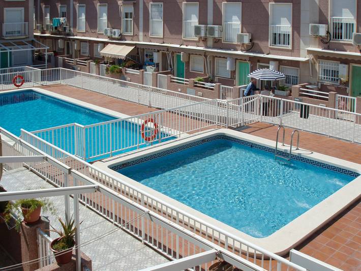 Maison de vacances pour 4 personnes, avec jardin et piscine ainsi que bassin pour enfant et terrasse, animaux acceptés à Santa Pola