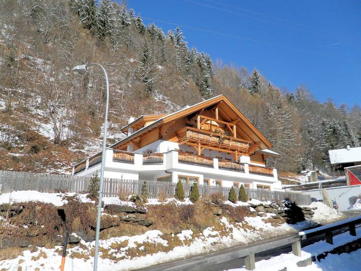 Ferienwohnung für 4 Personen, mit Balkon und Terrasse sowie Garten und Ausblick in Flattach