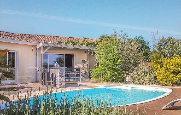 Gîte pour 6 personnes, avec piscine et jardin à La Roche-Chalais