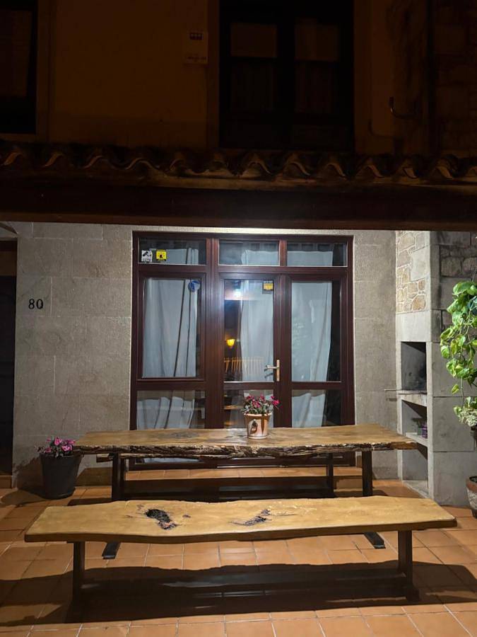 Location de vacances pour 10 personnes, avec vue et piscine ainsi que bassin pour enfant et jardin, animaux acceptés à Brión - 2