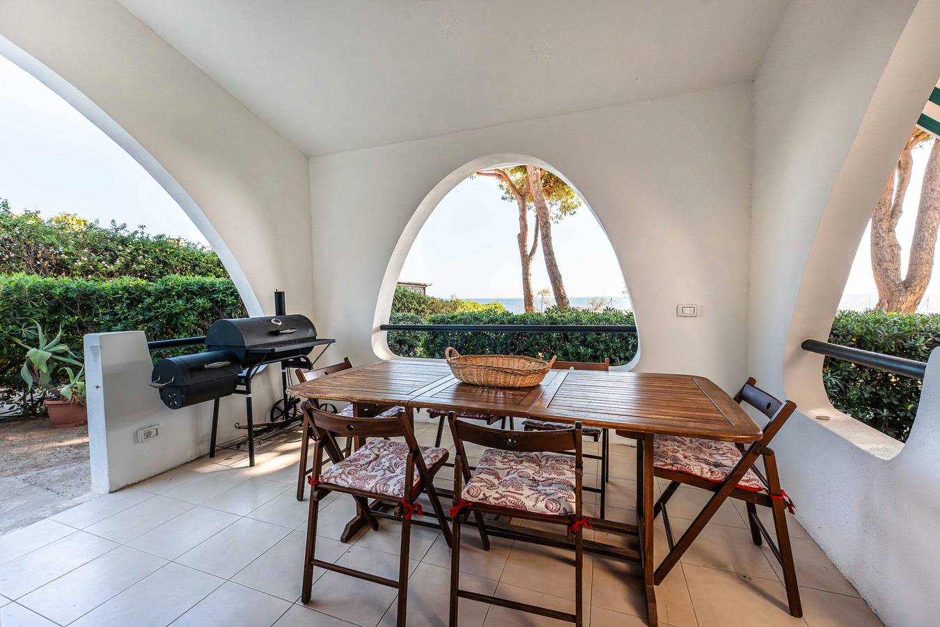 Casa de vacaciones "Villa Judith" con vistas al mar, terraza privada y Wi-Fi in Porto Columbu, Sarroch