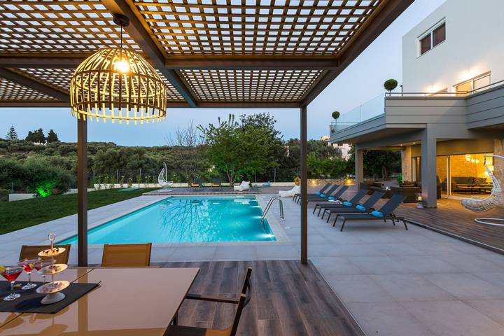 Location de vacances pour 14 personnes, avec jardin et vue sur l’océan ainsi que balcon et piscine à La Canée - 4