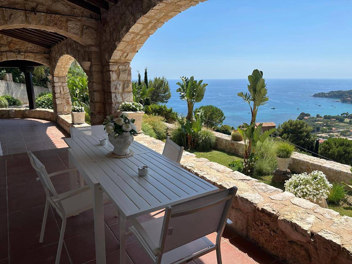 Villa Maria Pia 3Br 2Ba Private Beach Parking in Latte (Ventimiglia), Ventimiglia
