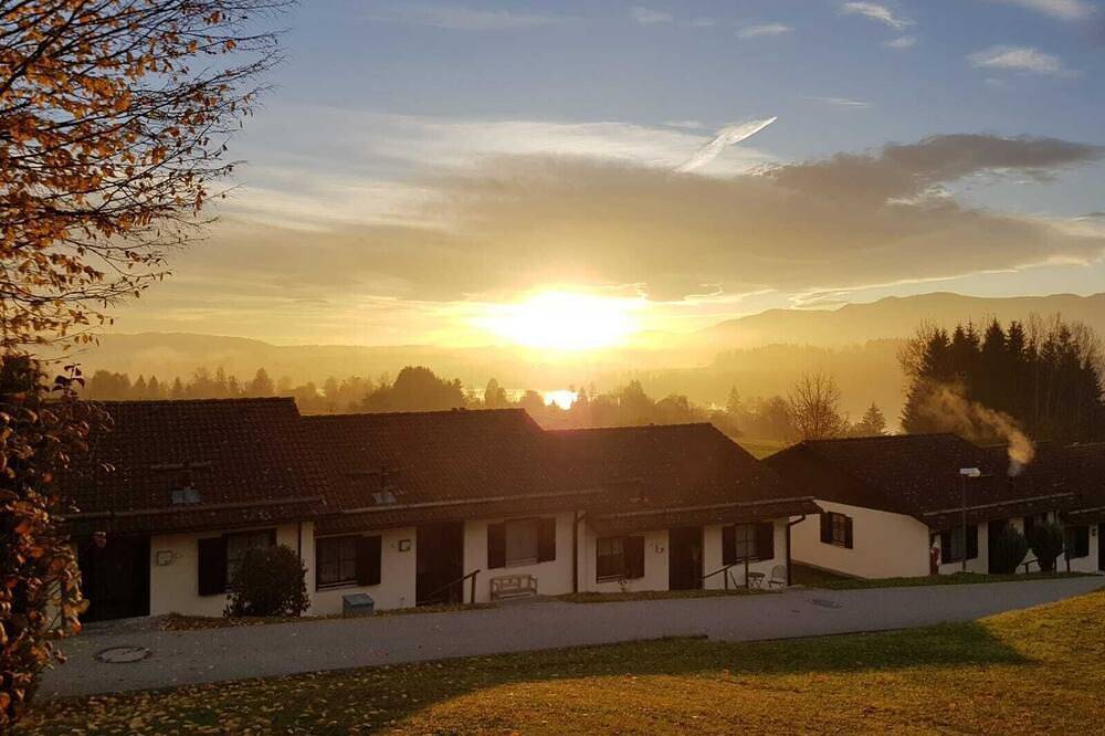 Freundliches Ferienhaus in sonniger Lage und wunderschönem See- und Fernblick in Lechbruck am See, Bayerisch Schwaben
