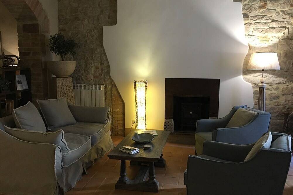 Entire apartment, Highly Rated - Stylish, self-contained apartment in central Todi in Todi, Perugia Province