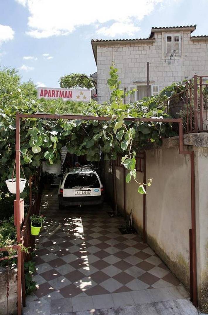 Ferienwohnung für 8 Personen in Trogir