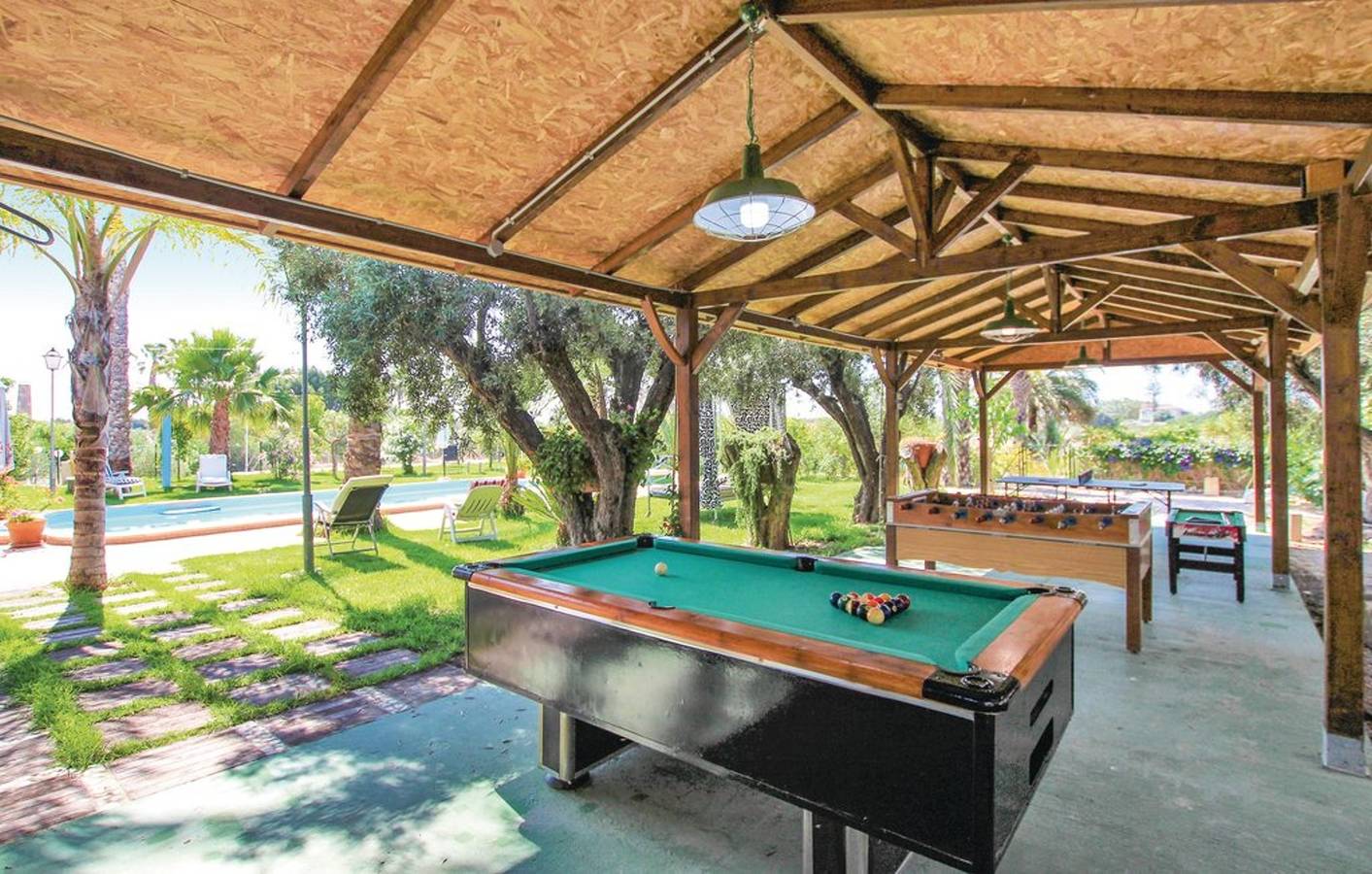 Geräumige Villa mit Pool in der Nähe des Strandes in Alicante in La Marina, Elche