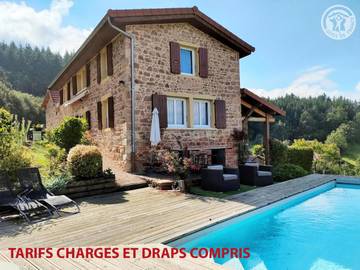 Gîte pour 10 personnes, avec piscine ainsi que jardin et terrasse, animaux acceptés à Belmont-de-la-Loire