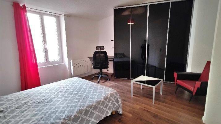Location de vacances pour 6 personnes, avec Terrasse dans Centre Culturel Valery Larbaud Vichy