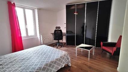 Location de vacances pour 6 personnes, avec terrasse dans Centre Culturel Valery Larbaud Vichy