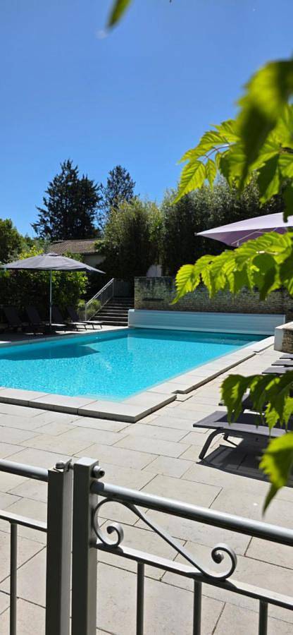 Location de vacances pour 6 personnes, avec vue ainsi que jardin et piscine à Carpentras