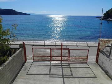 Maison d’hôte pour 4 personnes, avec balcon ainsi que vue et jardin, adapté aux familles à Himarë