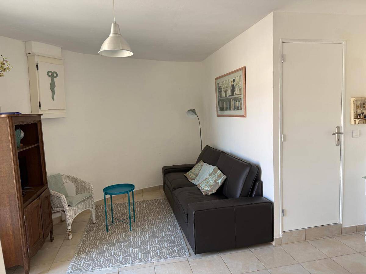 Orchid Cottage in Gorges, Région de Coutances