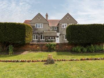 Cottage for 10 People in Christchurch, South West England, Photo 1