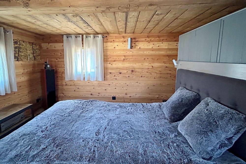 Haute-Nendaz Village: Larch 1898 4-Storey/4-Room/6-Person Chalet/Parking. in Nendaz, Walliser Alpen