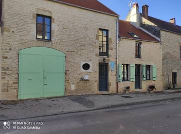 Gîte pour 10 personnes, avec jardin et terrasse à Asquins