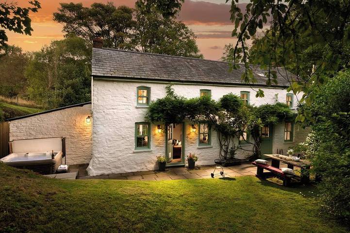 Holiday rental for 6 people, with garden and hot tub in Brecon Beacons