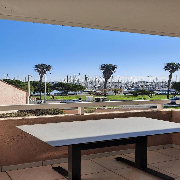 Gîte pour 4 personnes, avec Terrasse et Vue dans Gare D Antibes