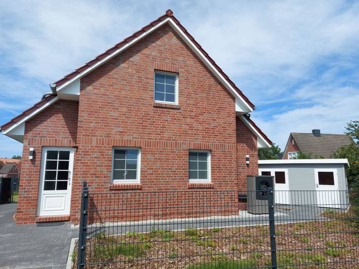 Loppi Hus - Hochwertiges Ferienhaus in direkter Kanallage in Loppersum (Hinte), Hinte