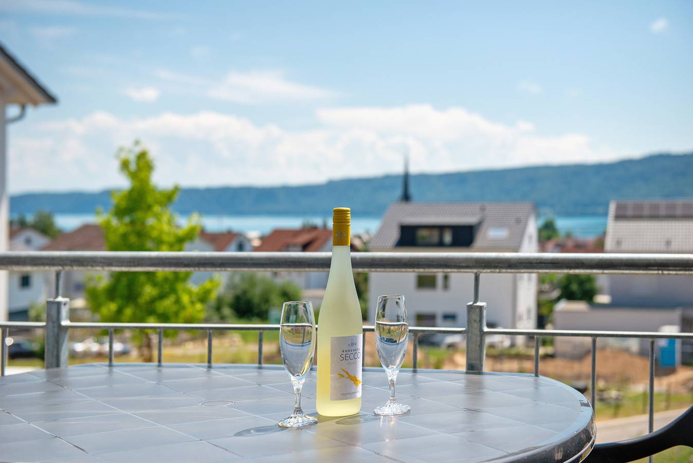 Ferienhaus 'Aura Gesamt' mit privater Terrasse, privatem Garten und Wi-Fi in Bodman-Ludwigshafen, Landkreis Konstanz