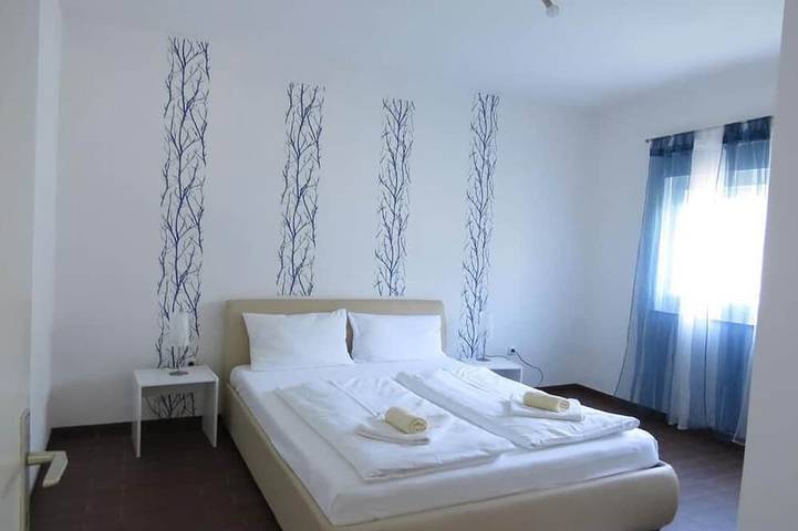 Ganze Wohnung, Residenz Beni 6 mir beheizten großen Pool in Medulin Stadt, Medulin
