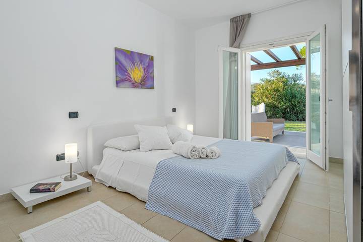 Entire apartment, Spacious Apartment "Villa Marconi 6" with Sea View, Private Terrace & Garden in Golfo Aranci, Costa Smeralda