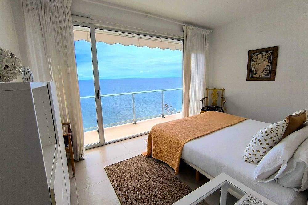 Super Comfortable Nature Villa in front of the Sea, with Jacuzzi and Sauna. in Los Realejos, North Tenerife